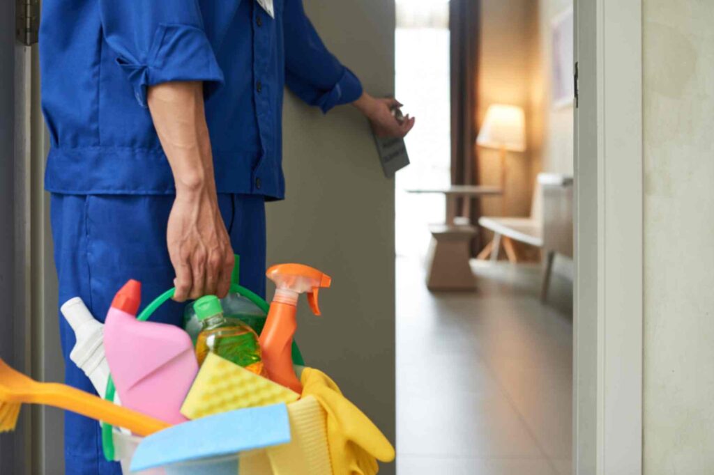 10 Reasons to Hire a Professional Cleaning Company for Your Home or Office-1